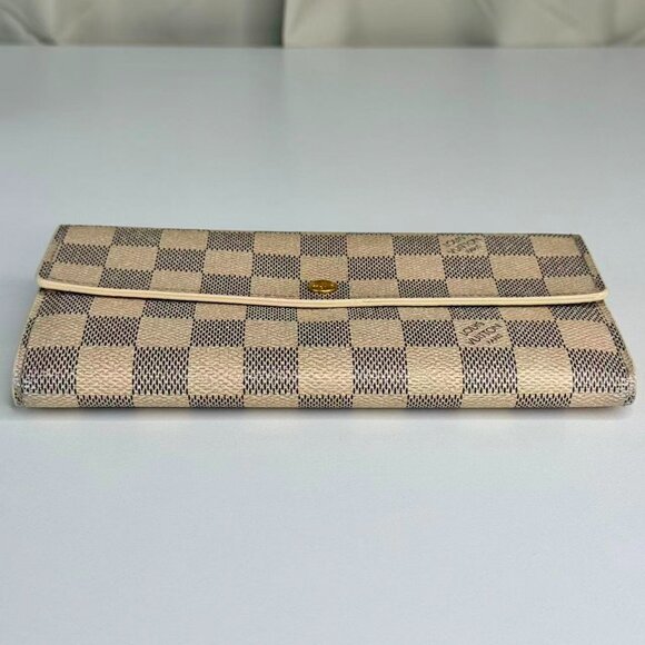 Louis Vuitton Damier Azur Wallet with Classic Checkerboard Design - Picture 5 of 7